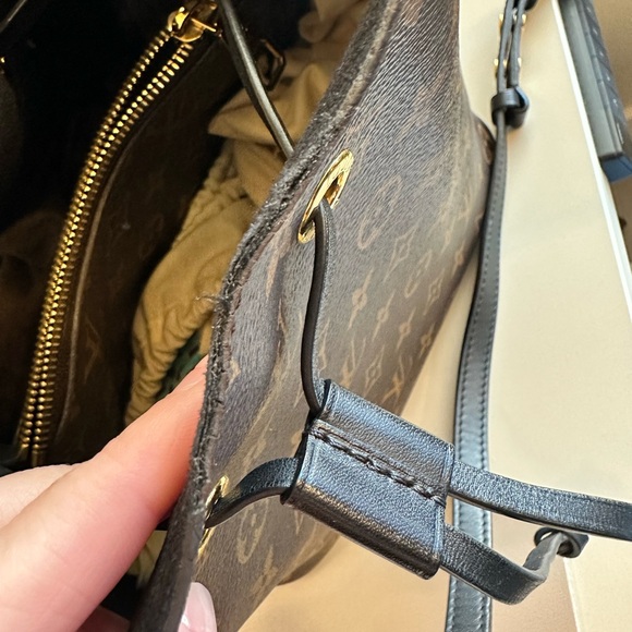 Louis Vuitton NeoNoe MM - Picture 11 of 12